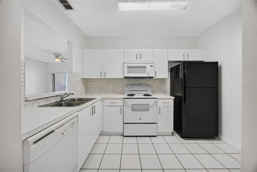В аренду: $1,595 (3 спален, 2 ванн, 1200 Квадратных фут)