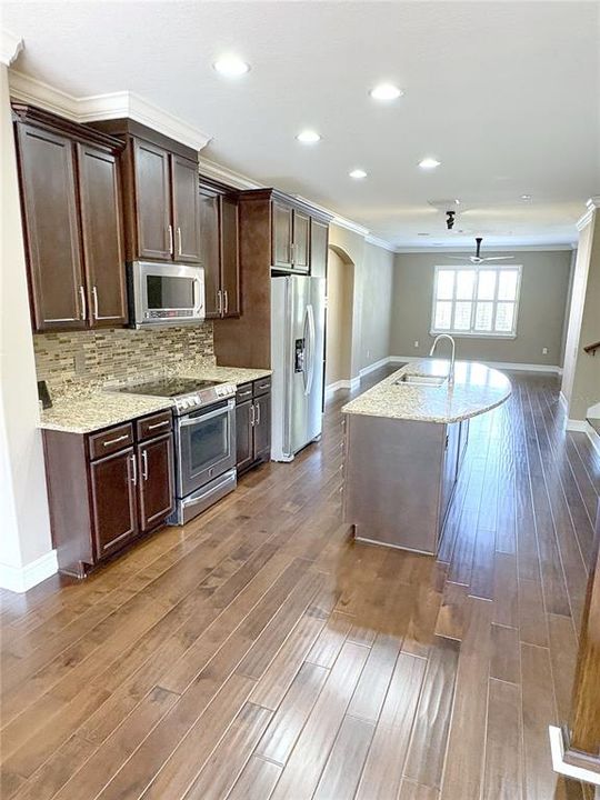 For Sale: $370,000 (2 beds, 2 baths, 1724 Square Feet)