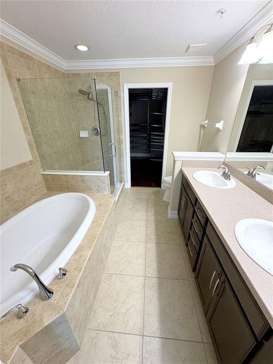 For Sale: $370,000 (2 beds, 2 baths, 1724 Square Feet)