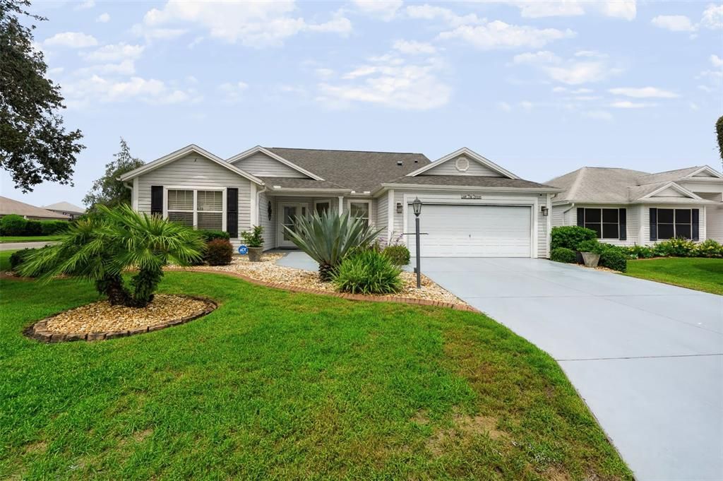 For Sale: $449,700 (3 beds, 2 baths, 1927 Square Feet)
