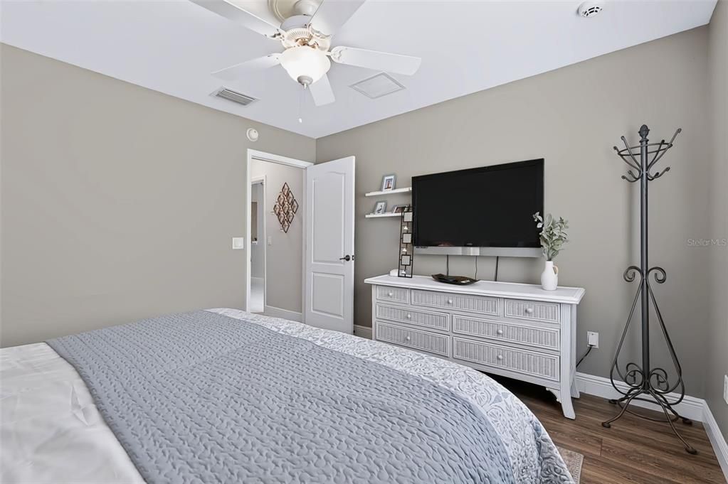 For Sale: $449,700 (3 beds, 2 baths, 1927 Square Feet)