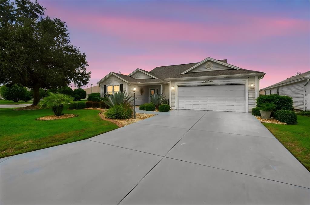 For Sale: $449,700 (3 beds, 2 baths, 1927 Square Feet)
