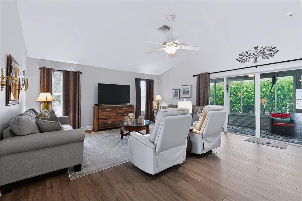 For Sale: $449,700 (3 beds, 2 baths, 1927 Square Feet)