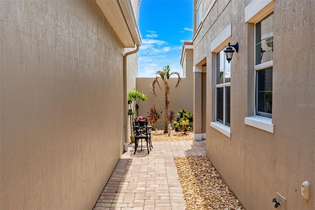 For Sale: $580,000 (3 beds, 2 baths, 2102 Square Feet)