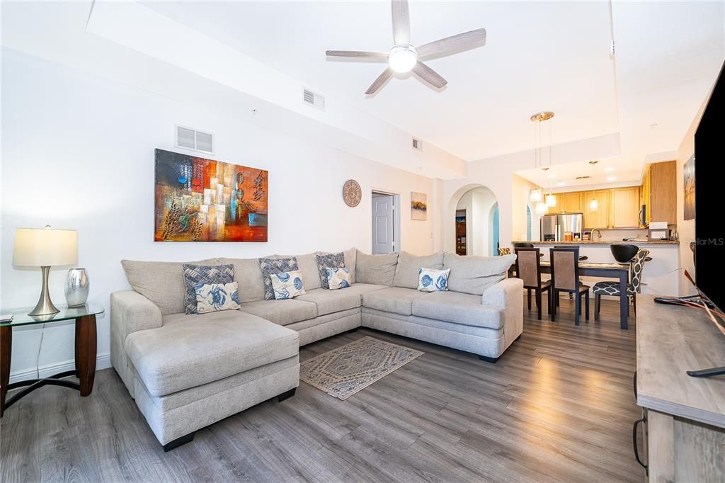 En Venta: $245,000 (3 camas, 2 baños, 1700 Pies cuadrados)