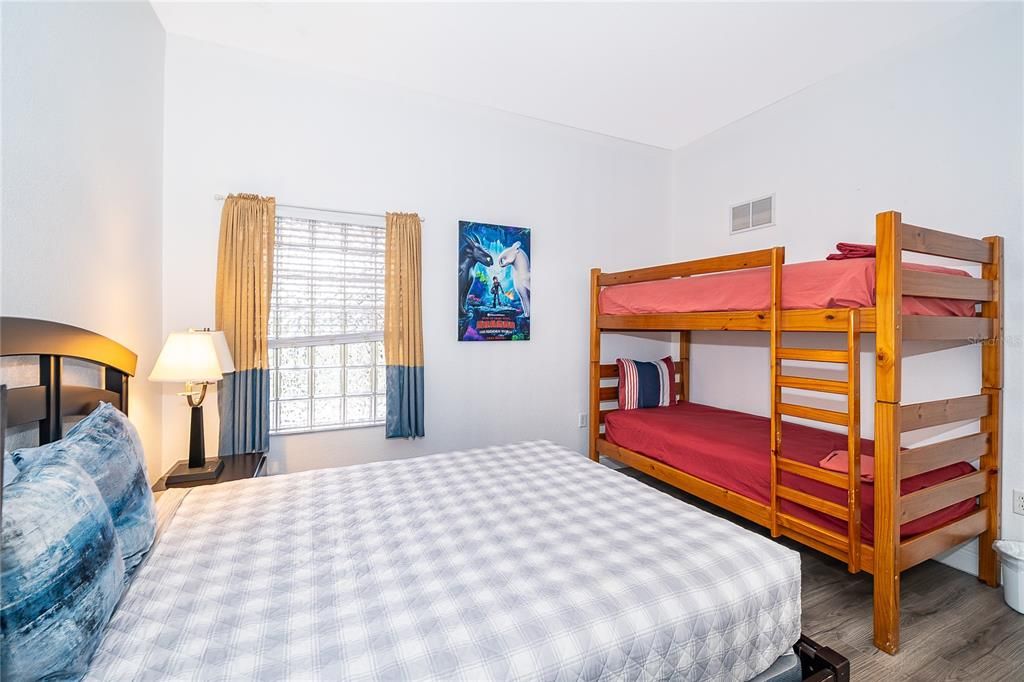 En Venta: $245,000 (3 camas, 2 baños, 1700 Pies cuadrados)