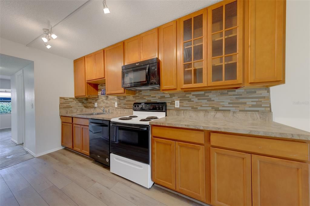 For Sale: $90,000 (1 beds, 1 baths, 920 Square Feet)