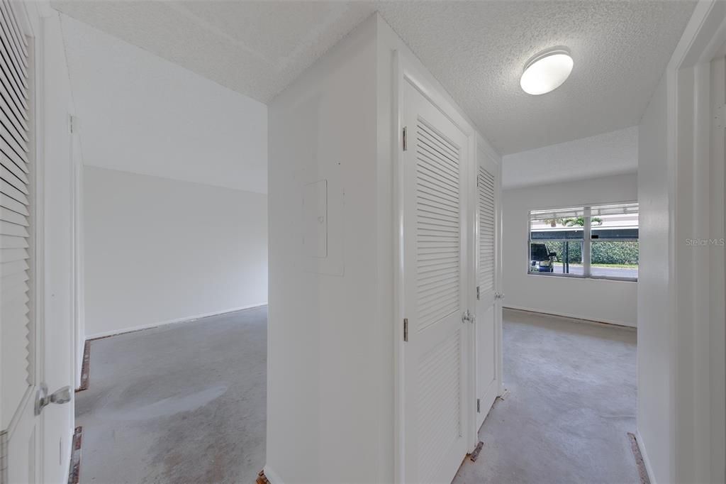For Sale: $90,000 (1 beds, 1 baths, 920 Square Feet)
