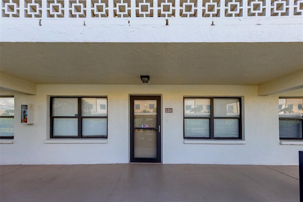 For Sale: $90,000 (1 beds, 1 baths, 920 Square Feet)