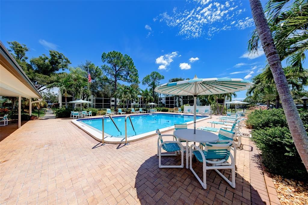 For Sale: $90,000 (1 beds, 1 baths, 920 Square Feet)