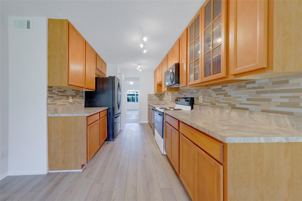 For Sale: $90,000 (1 beds, 1 baths, 920 Square Feet)