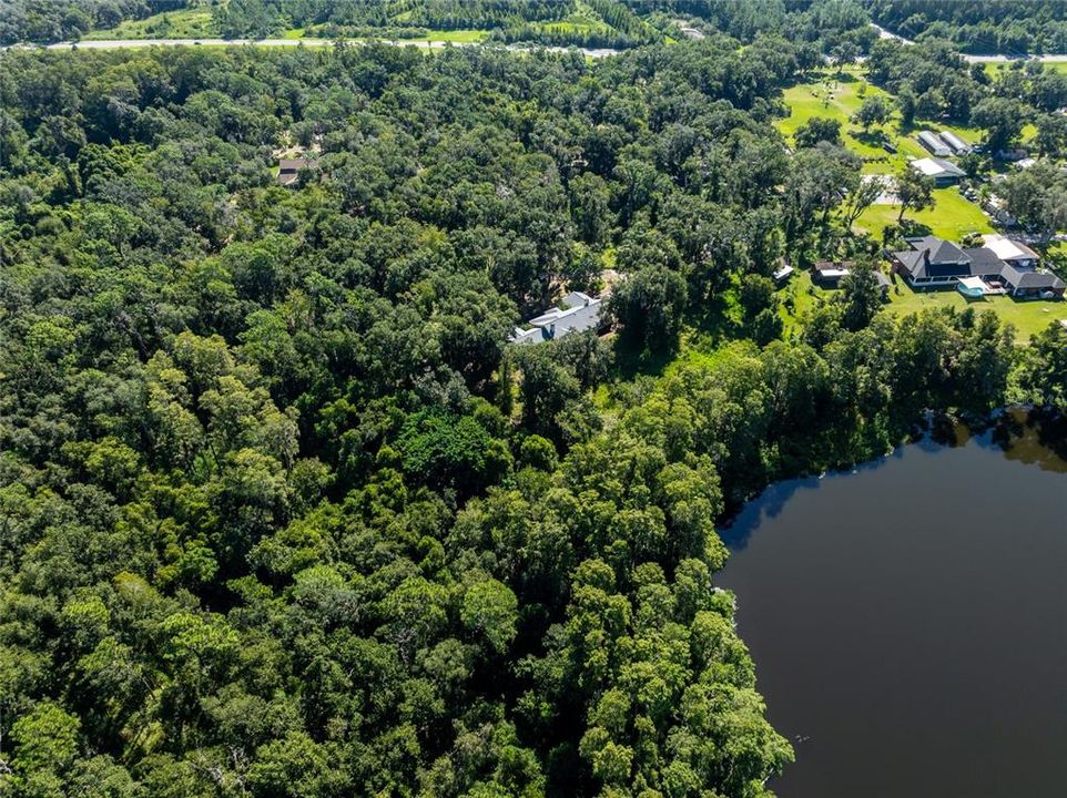 На продажу: $749,900 (5.68 acres)