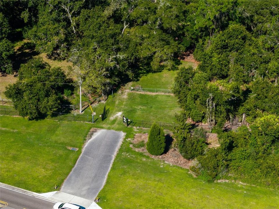 На продажу: $749,900 (5.68 acres)