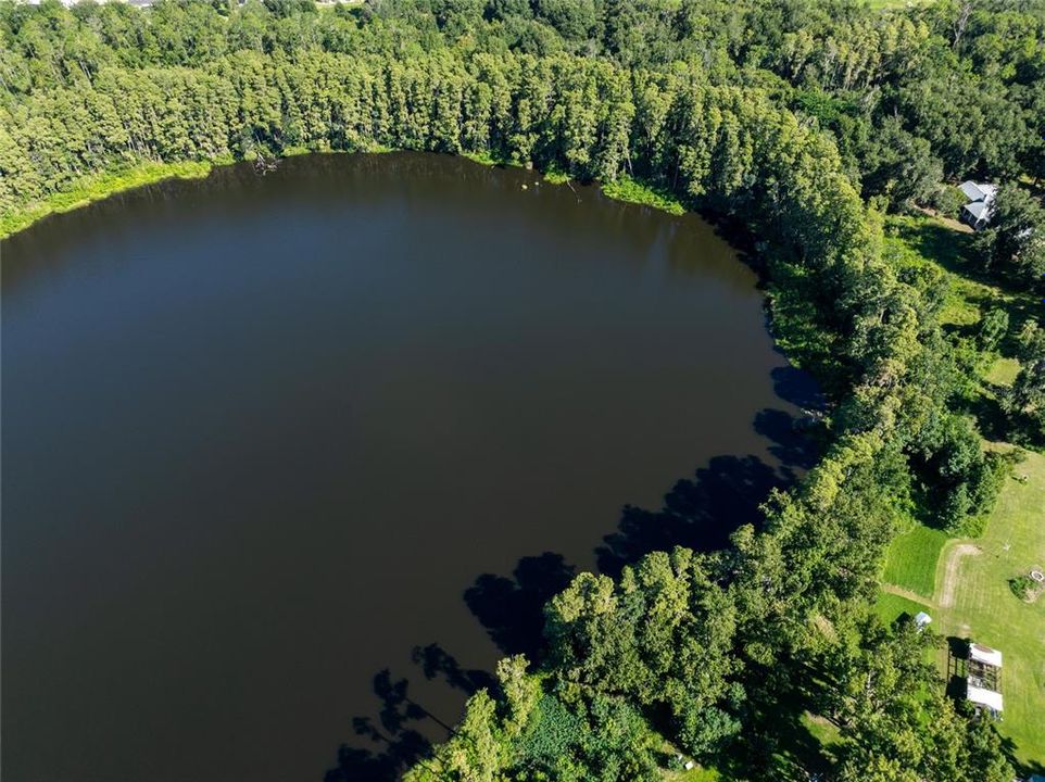 На продажу: $749,900 (5.68 acres)