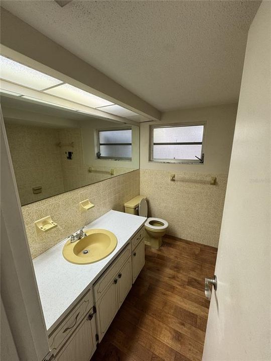 Active With Contract: $199,000 (2 beds, 2 baths, 1264 Square Feet)