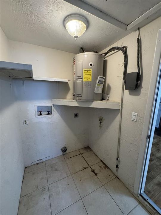 Active With Contract: $199,000 (2 beds, 2 baths, 1264 Square Feet)