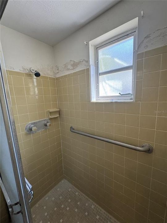 Active With Contract: $199,000 (2 beds, 2 baths, 1264 Square Feet)