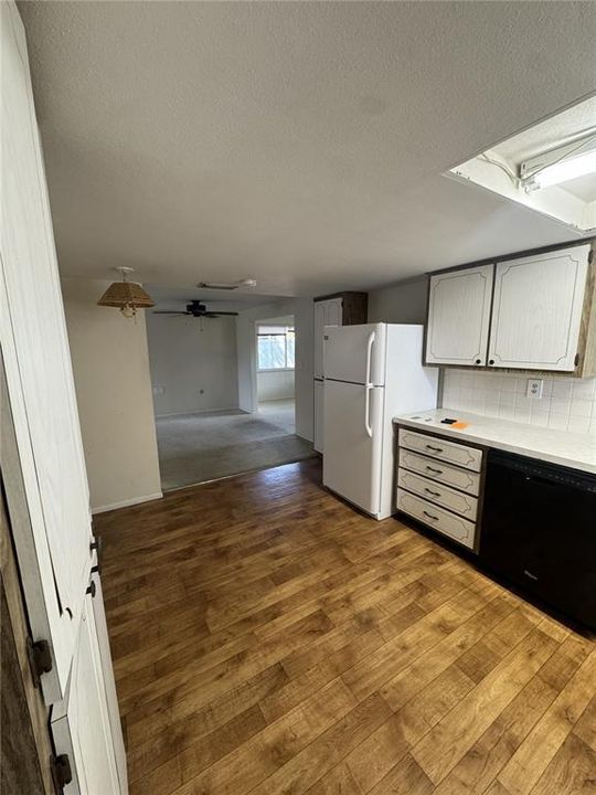 Active With Contract: $199,000 (2 beds, 2 baths, 1264 Square Feet)