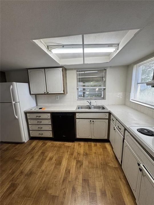 Active With Contract: $199,000 (2 beds, 2 baths, 1264 Square Feet)