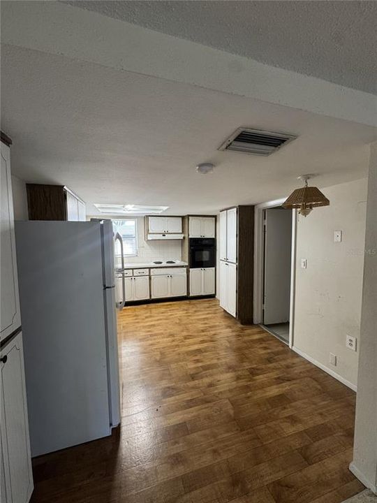 Active With Contract: $199,000 (2 beds, 2 baths, 1264 Square Feet)