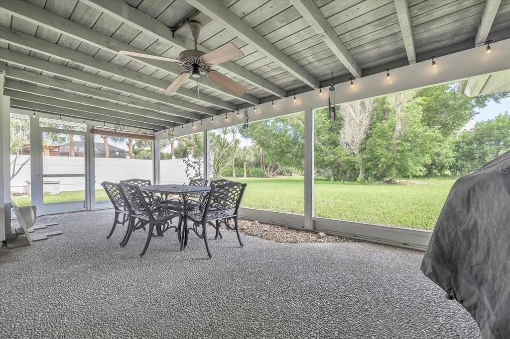 For Sale: $318,000 (2 beds, 2 baths, 1391 Square Feet)