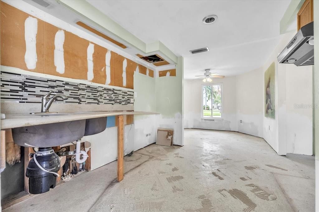 For Sale: $318,000 (2 beds, 2 baths, 1391 Square Feet)