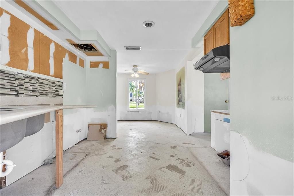 For Sale: $318,000 (2 beds, 2 baths, 1391 Square Feet)