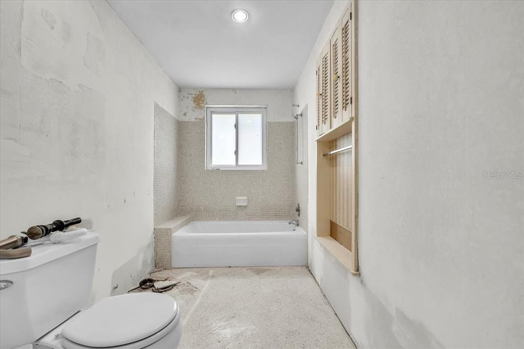 For Sale: $318,000 (2 beds, 2 baths, 1391 Square Feet)