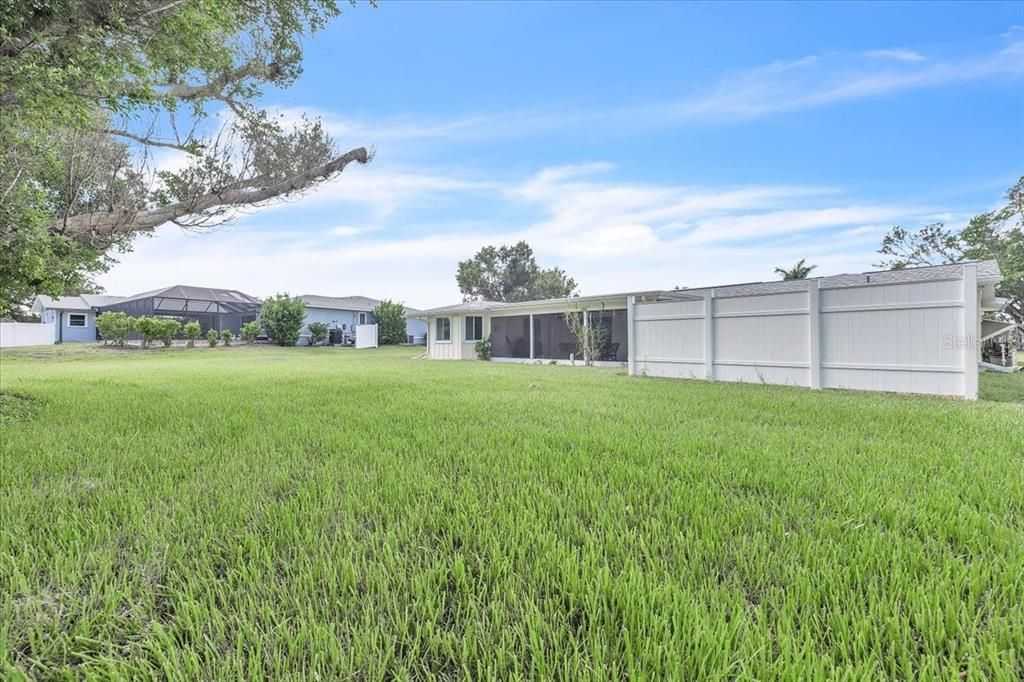 For Sale: $318,000 (2 beds, 2 baths, 1391 Square Feet)