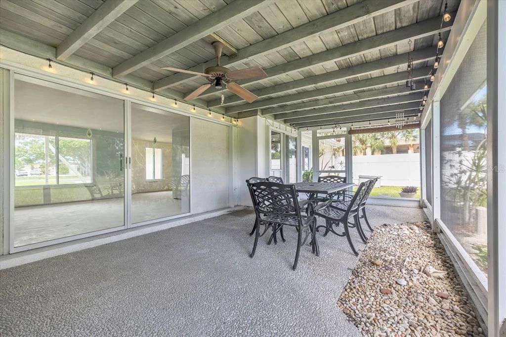 For Sale: $318,000 (2 beds, 2 baths, 1391 Square Feet)