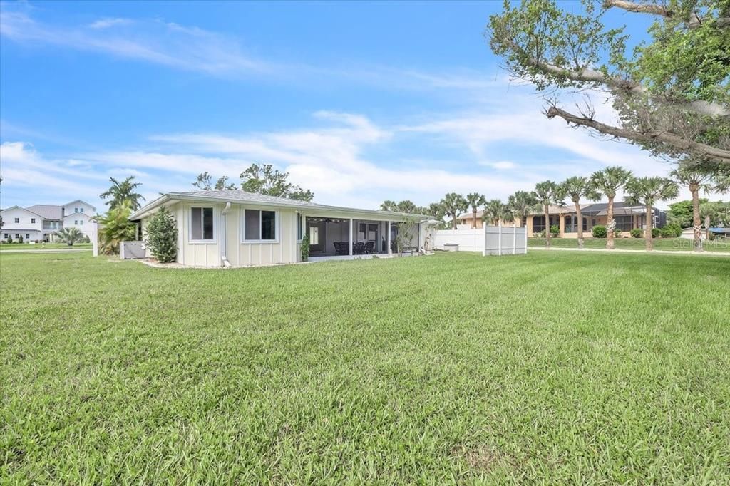For Sale: $318,000 (2 beds, 2 baths, 1391 Square Feet)