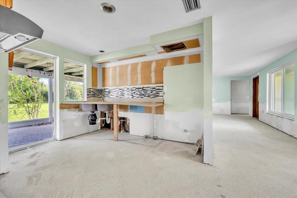 For Sale: $318,000 (2 beds, 2 baths, 1391 Square Feet)