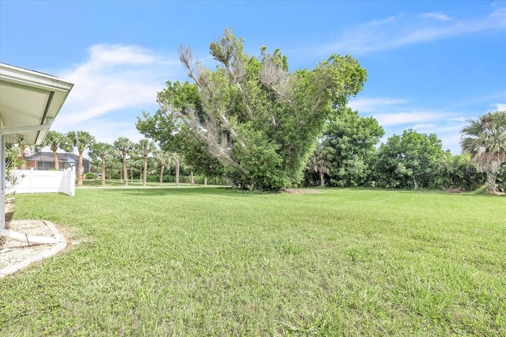 For Sale: $318,000 (2 beds, 2 baths, 1391 Square Feet)