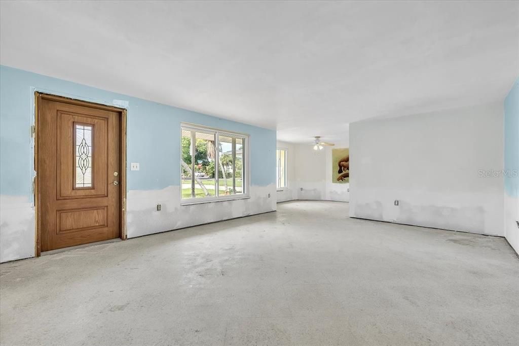 For Sale: $318,000 (2 beds, 2 baths, 1391 Square Feet)
