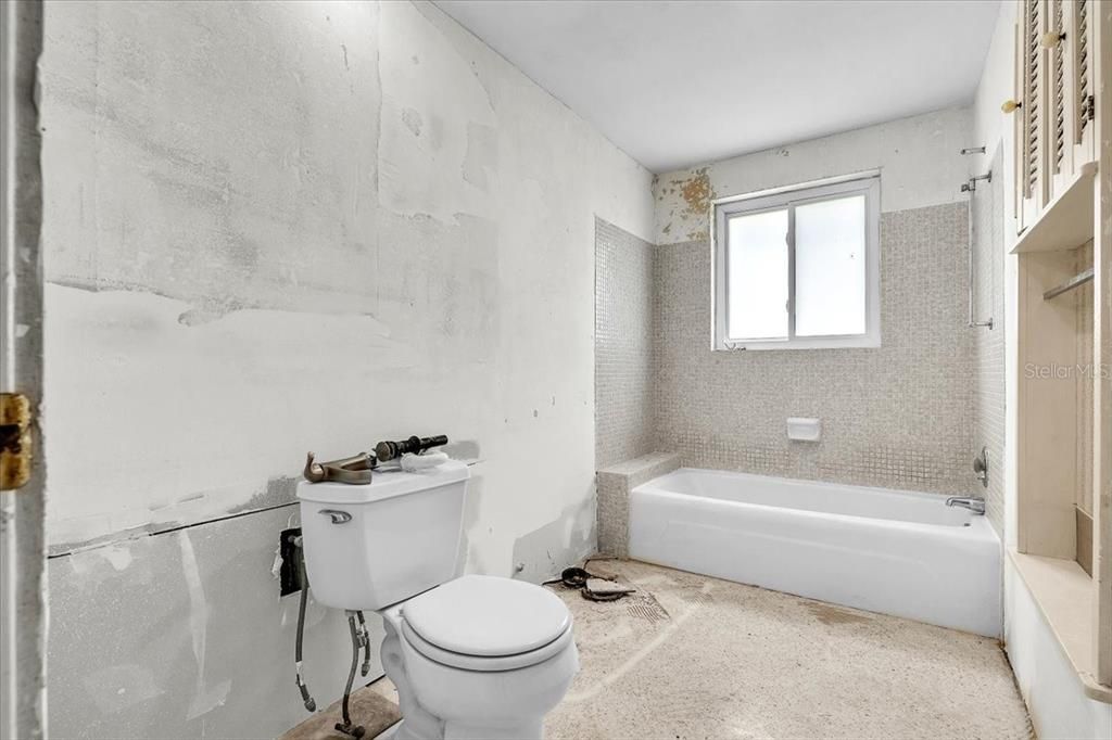 For Sale: $318,000 (2 beds, 2 baths, 1391 Square Feet)