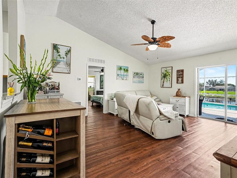 For Sale: $338,000 (3 beds, 2 baths, 1184 Square Feet)
