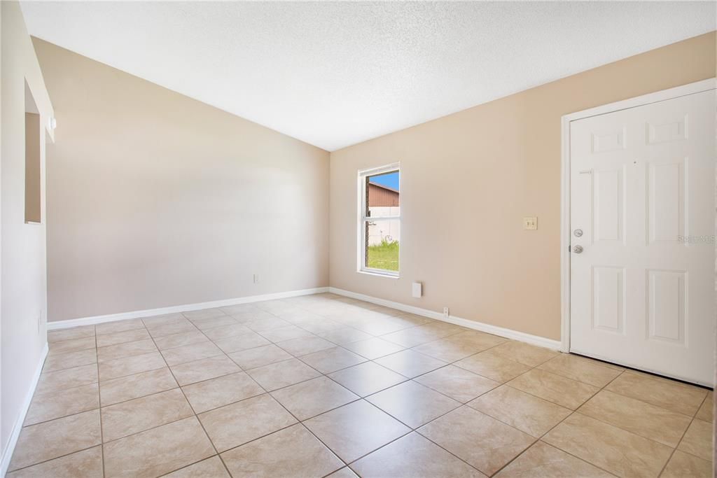 For Rent: $1,595 (2 beds, 2 baths, 880 Square Feet)