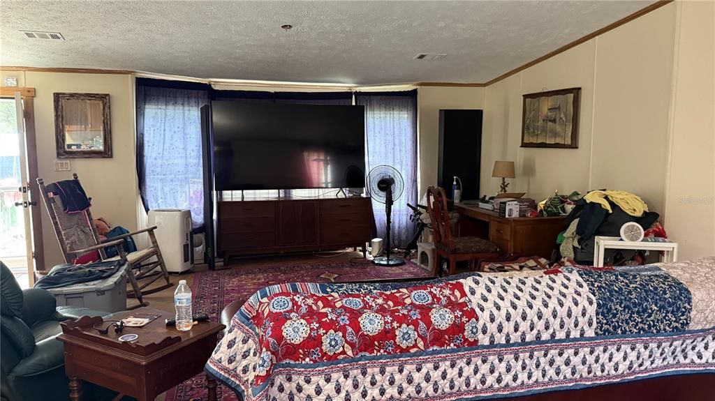 For Sale: $180,000 (4 beds, 2 baths, 1992 Square Feet)