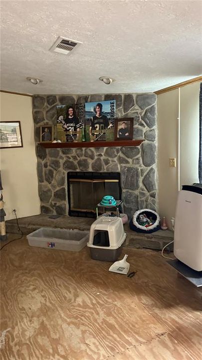 For Sale: $180,000 (4 beds, 2 baths, 1992 Square Feet)