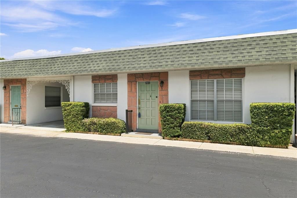 For Sale: $110,000 (1 beds, 1 baths, 595 Square Feet)