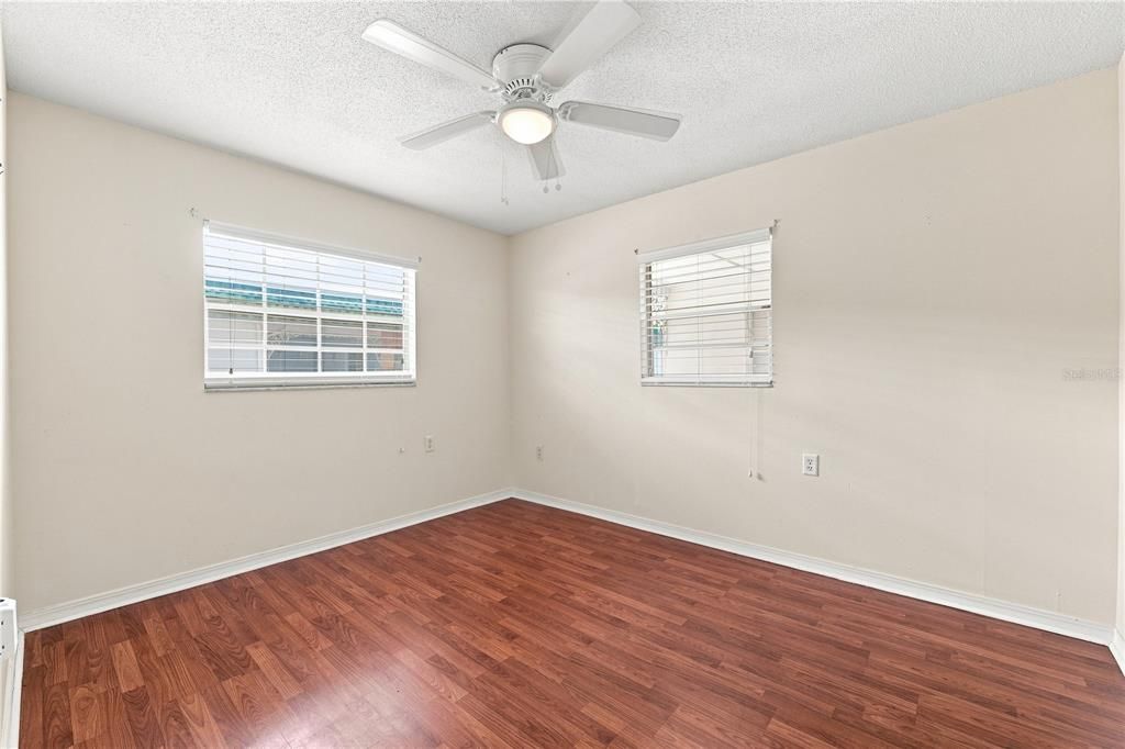 For Sale: $110,000 (1 beds, 1 baths, 595 Square Feet)