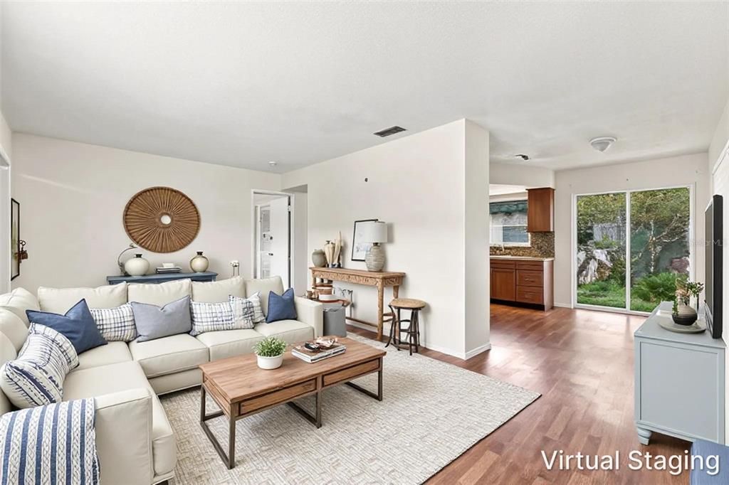 For Sale: $110,000 (1 beds, 1 baths, 595 Square Feet)