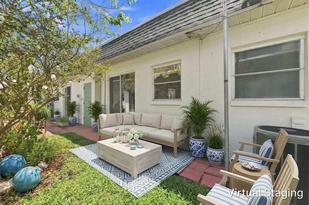 For Sale: $110,000 (1 beds, 1 baths, 595 Square Feet)