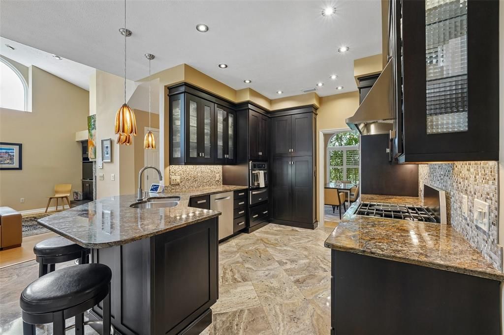 For Sale: $850,000 (4 beds, 4 baths, 2733 Square Feet)