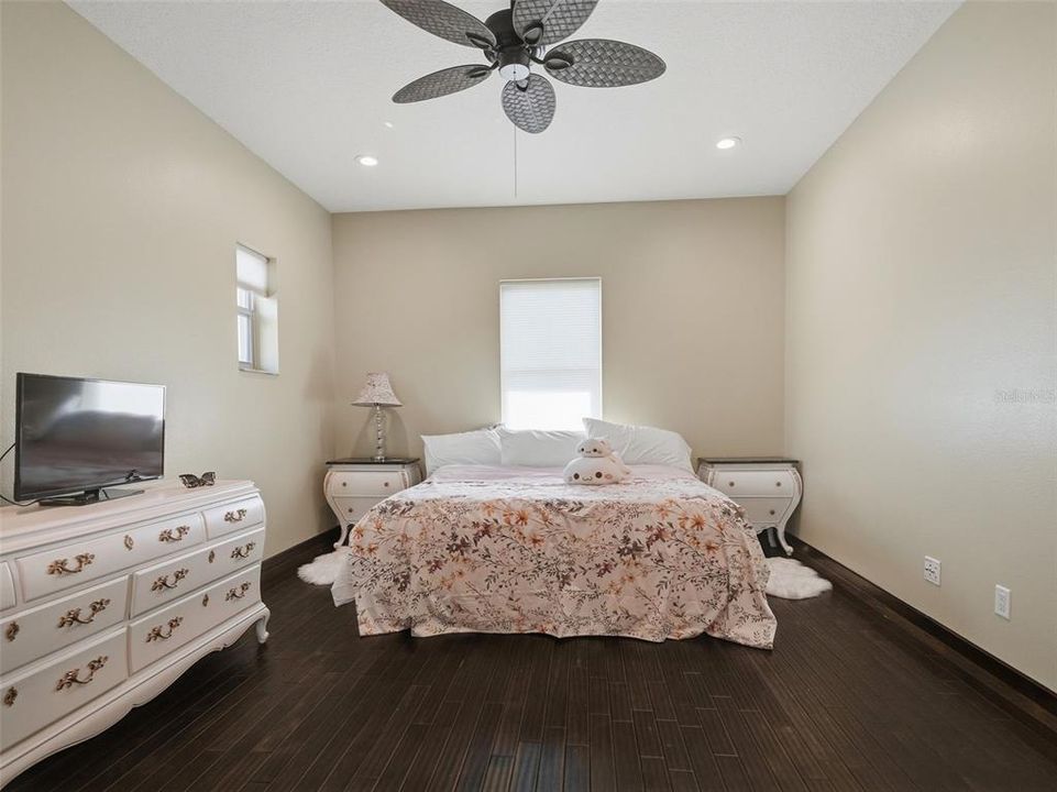 For Sale: $1,325,000 (4 beds, 5 baths, 5621 Square Feet)