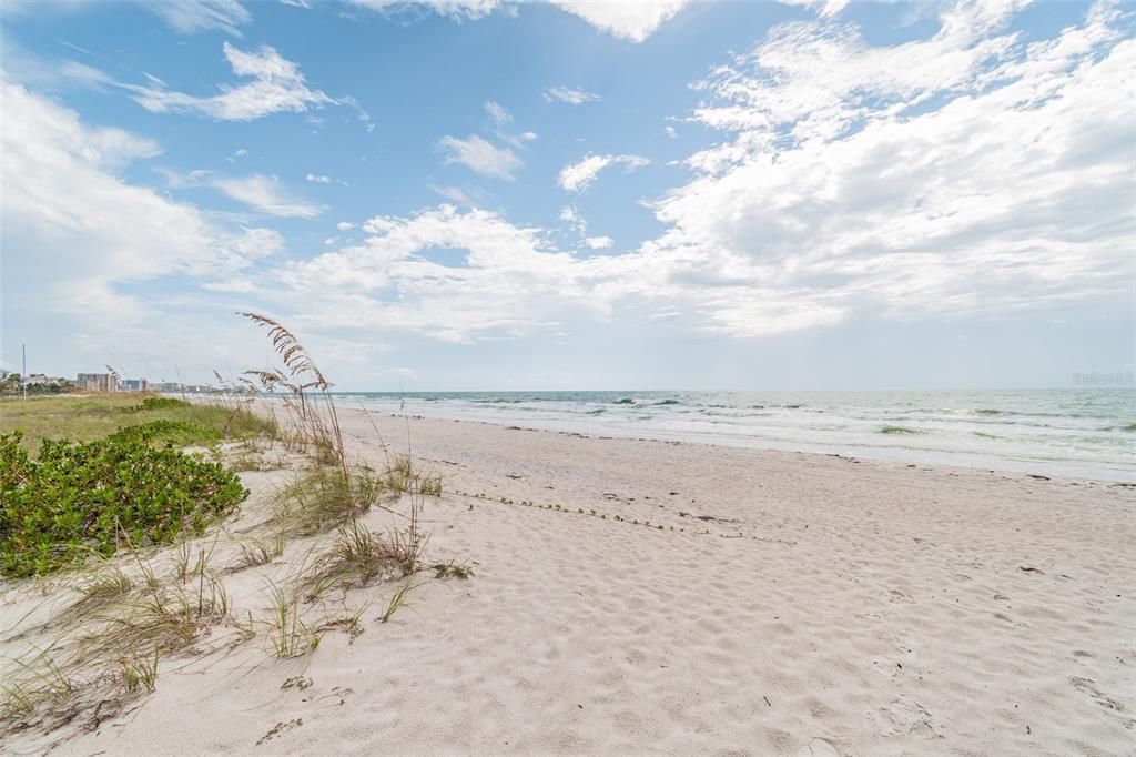 For Sale: $399,000 (0 beds, 1 baths, 463 Square Feet)