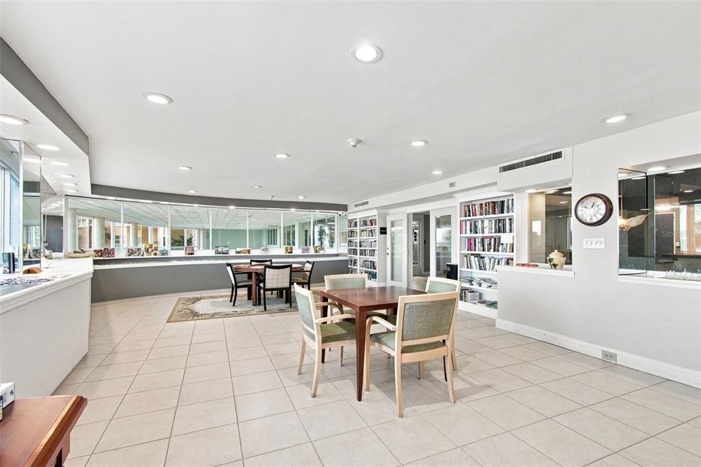 For Sale: $399,000 (0 beds, 1 baths, 463 Square Feet)