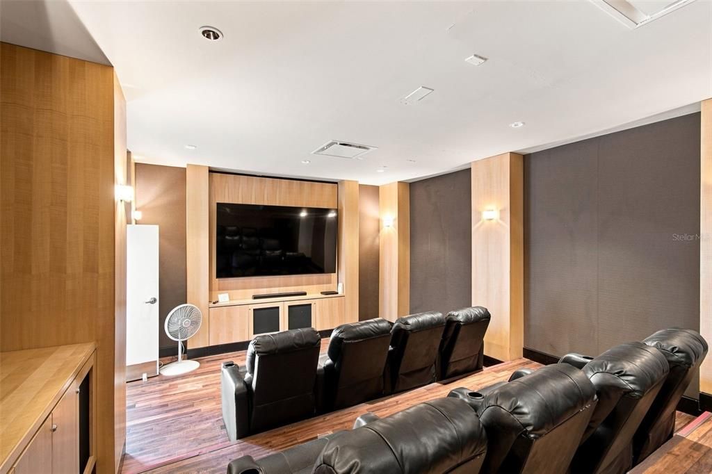 For Sale: $399,000 (0 beds, 1 baths, 463 Square Feet)