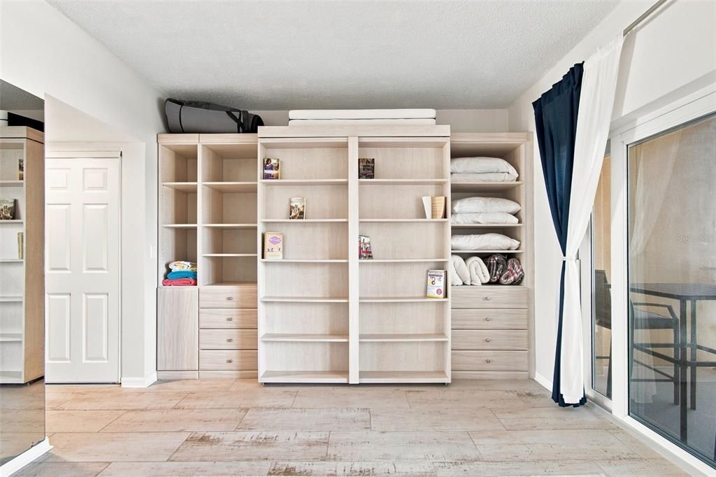 For Sale: $399,000 (0 beds, 1 baths, 463 Square Feet)