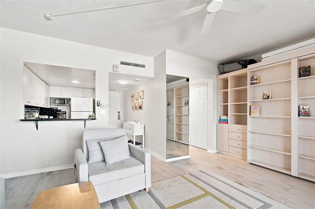 For Sale: $399,000 (0 beds, 1 baths, 463 Square Feet)